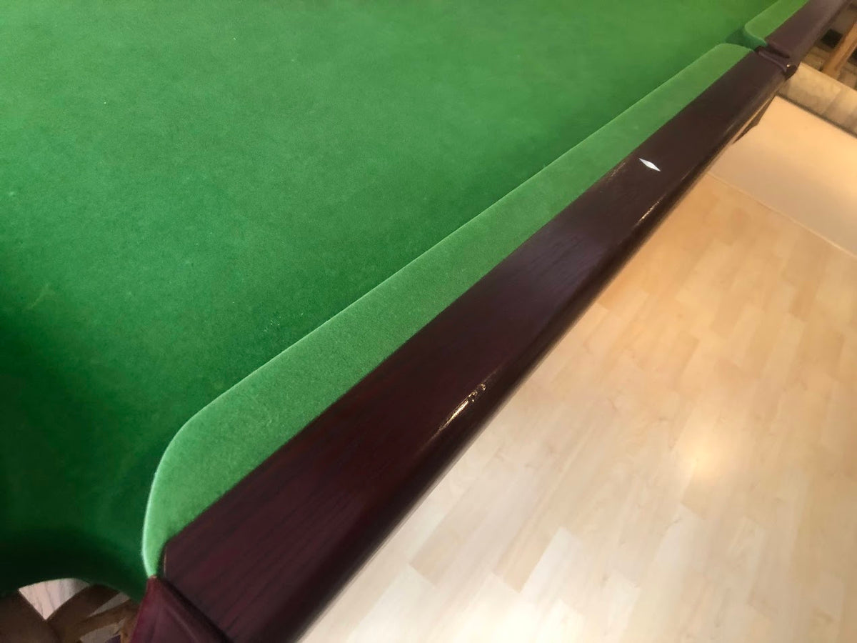 10 FT PRE-OWNED CANADA BILLIARD CLASSIC SNOOKER TABLE – ACCESSORIES & NEW CLOTH