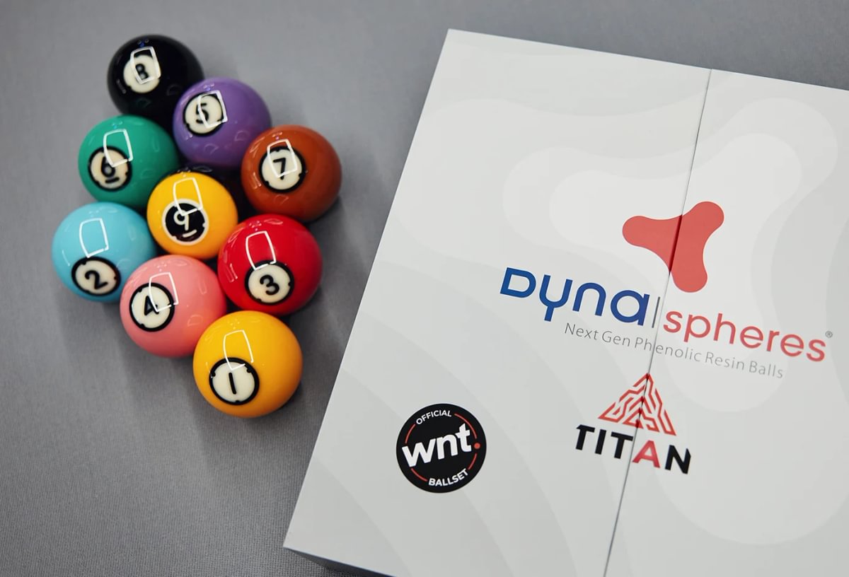 Dynaspheres Titan 572 pool ball set